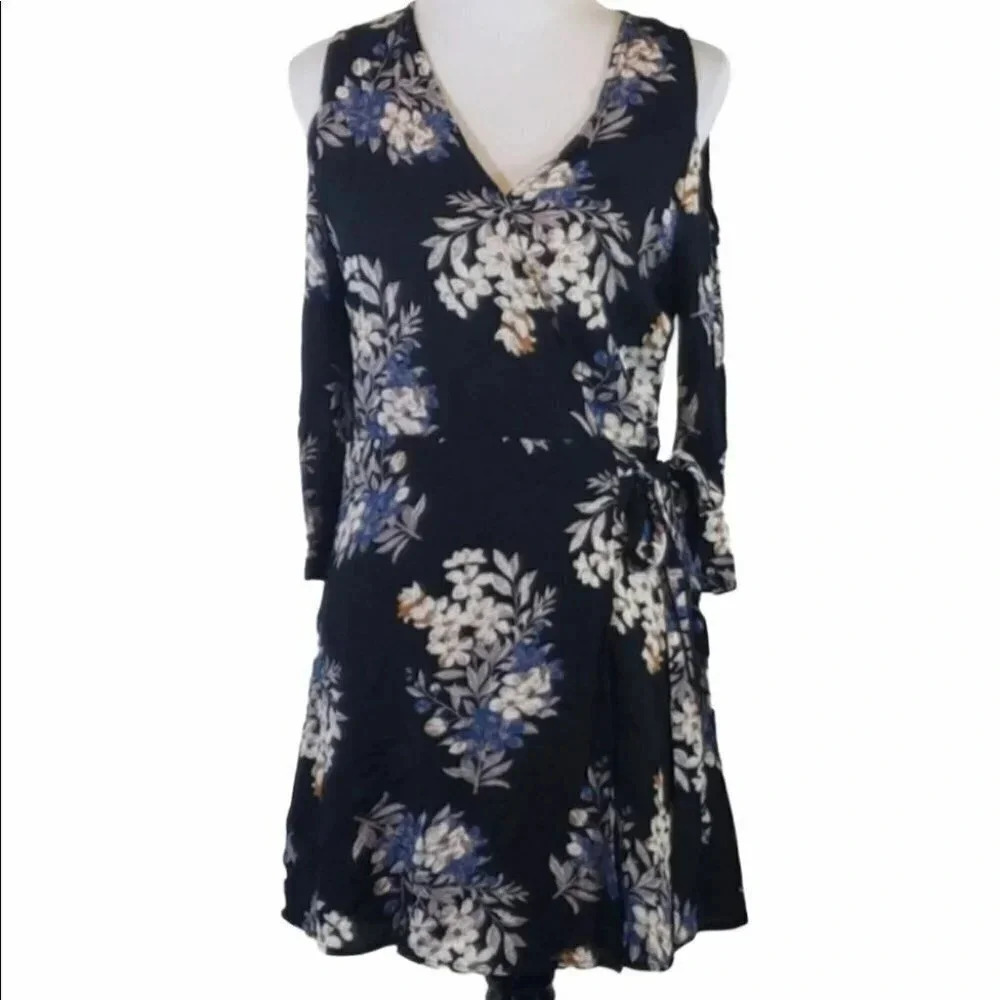 Altar'd State Wrap Dress Medium Black Floral Coldโ Shoulder Boho BA7850